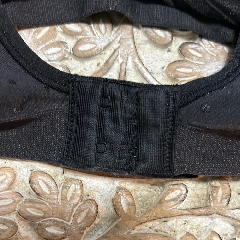 Bali Women's Bra 38B Black NWOT Stretchy Soft Cup No Wire Adjustable Straps - Picture 3 of 6